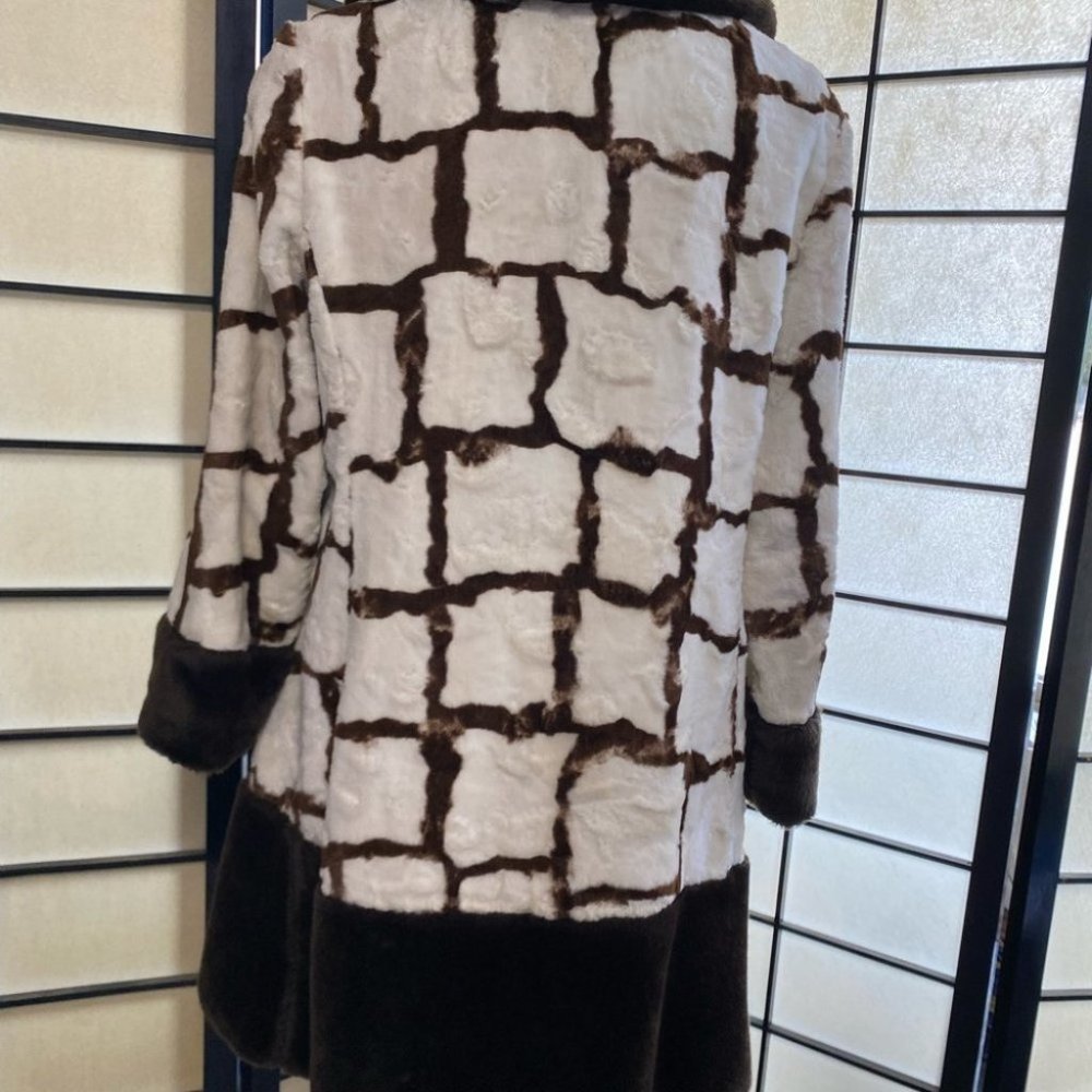 Vintage Faux Fur Coat - Picture 7 of 13